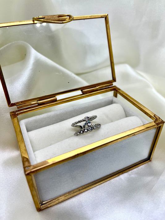 Bague argentée et strass