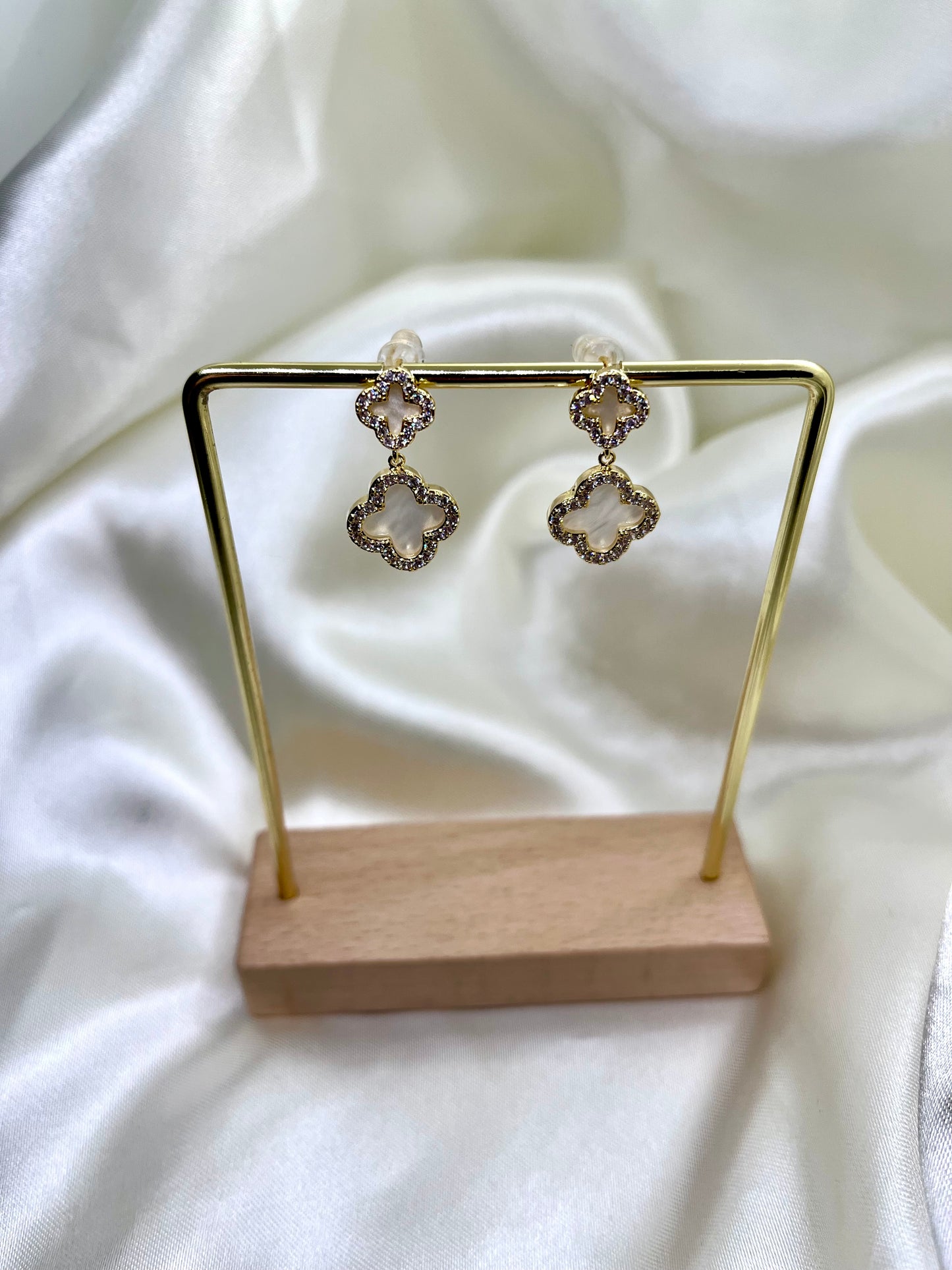 Boucles d’oreilles trèfles doré et nacré