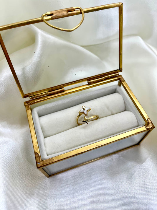 Bague dorée et nacrée