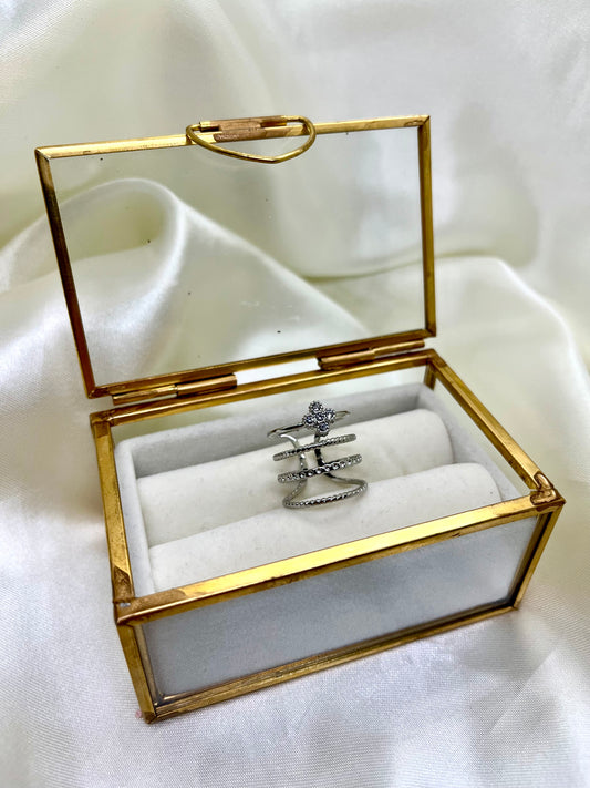 Bague argentée et strass