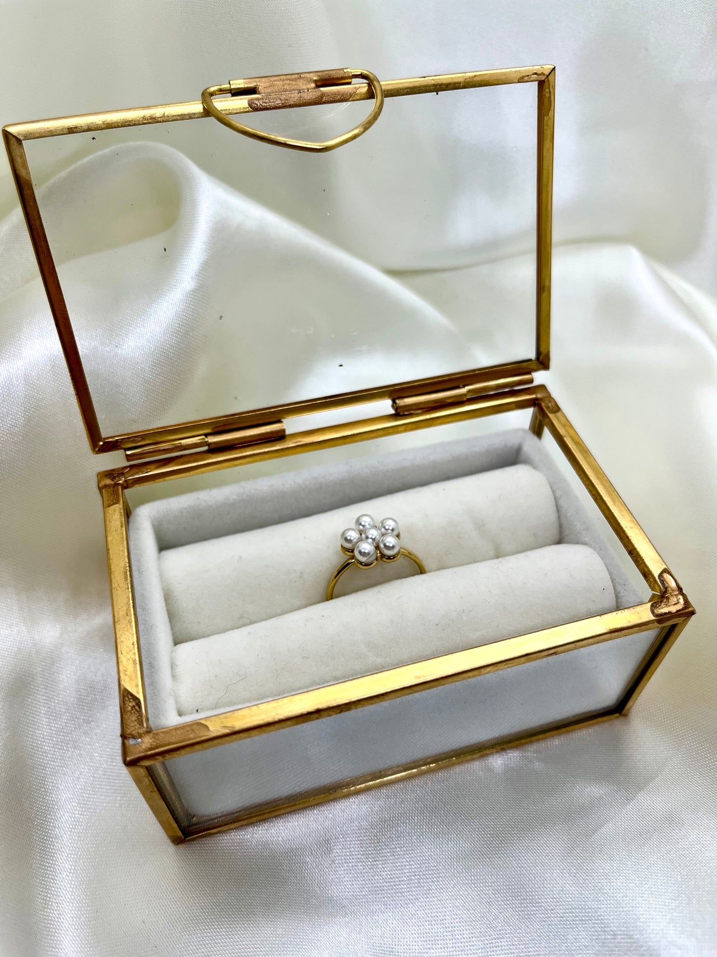 Bague dorée fleur nacré