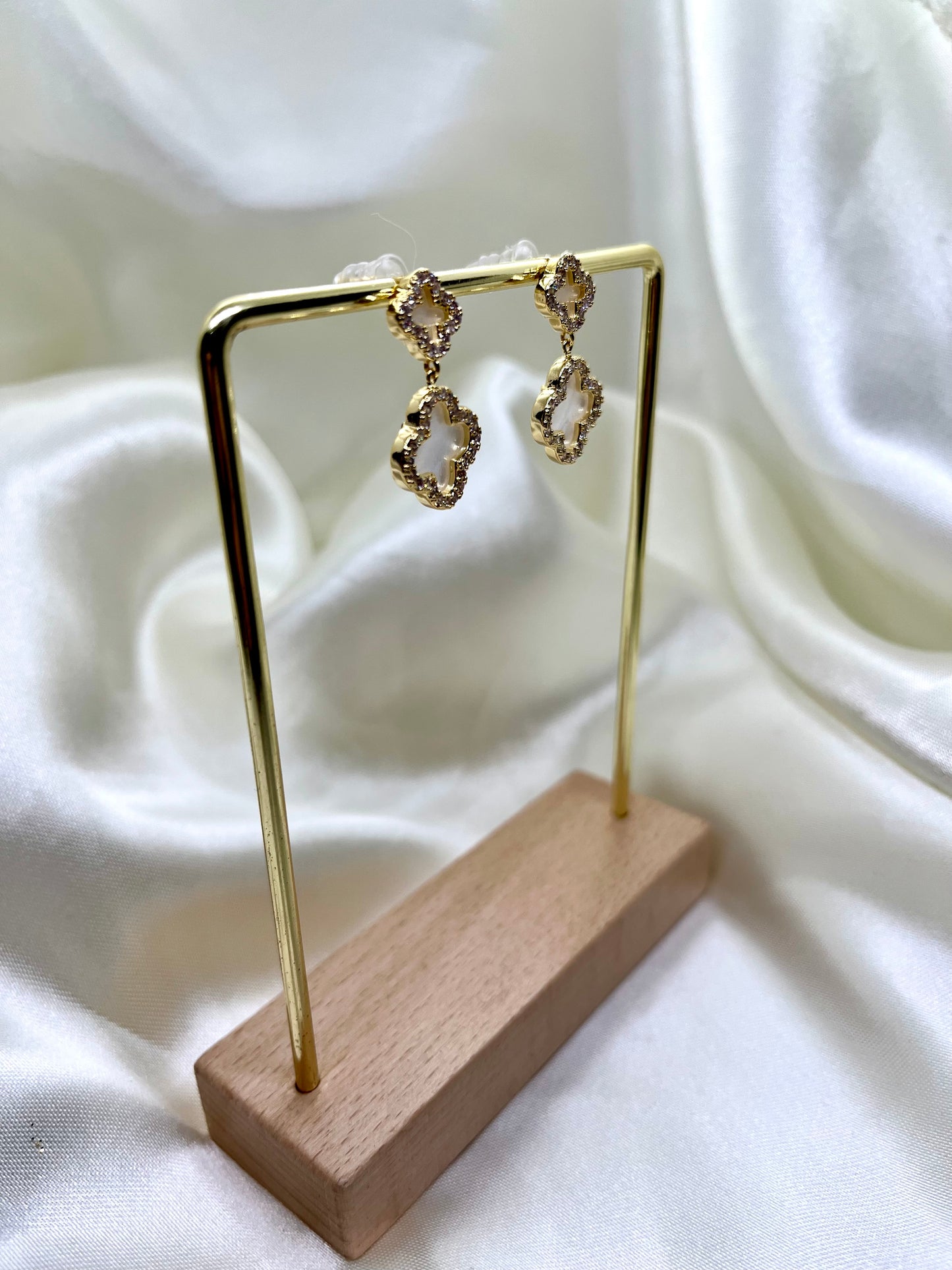 Boucles d’oreilles trèfles doré et nacré