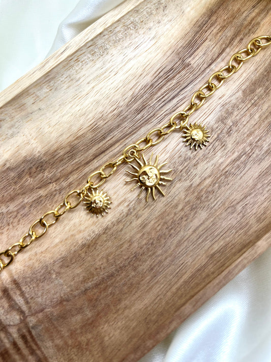 Bracelet doré breloques soleil