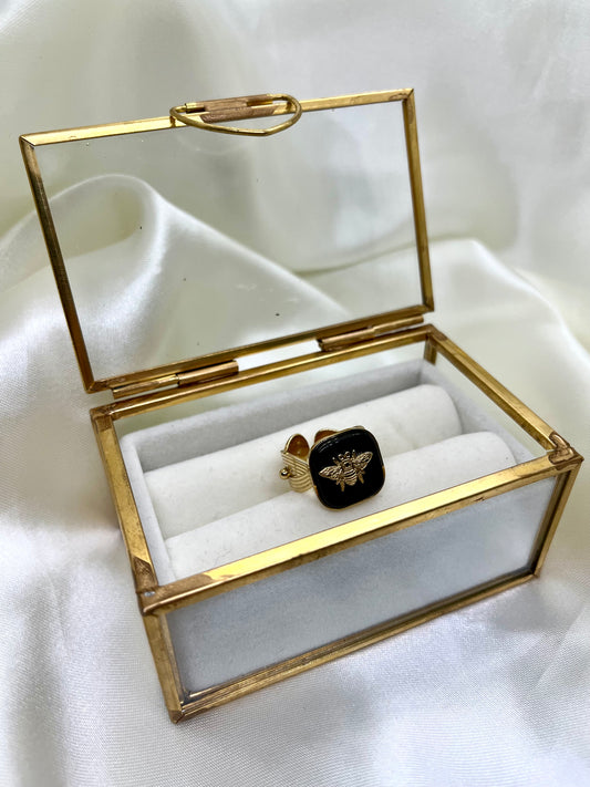 Bague carrée dorée et noire abeille