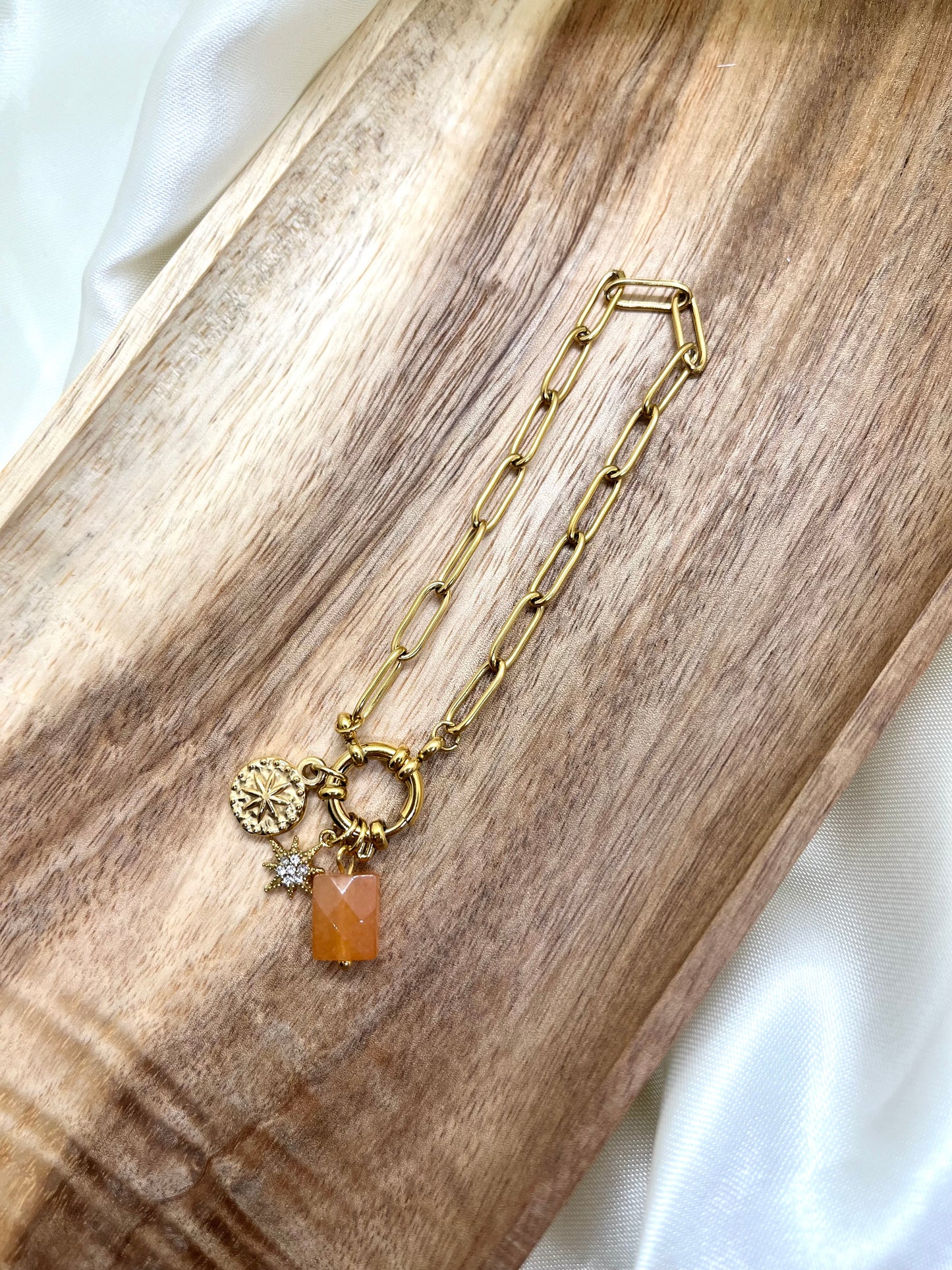 Bracelet doré breloques