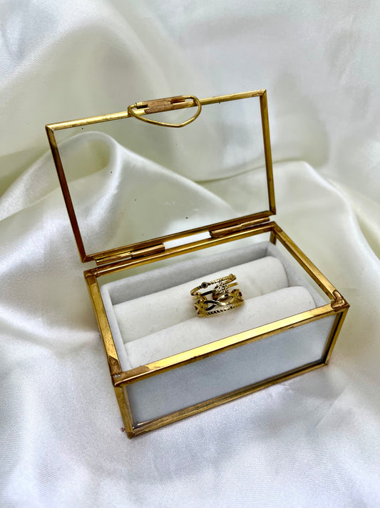 Bague dorée et strass