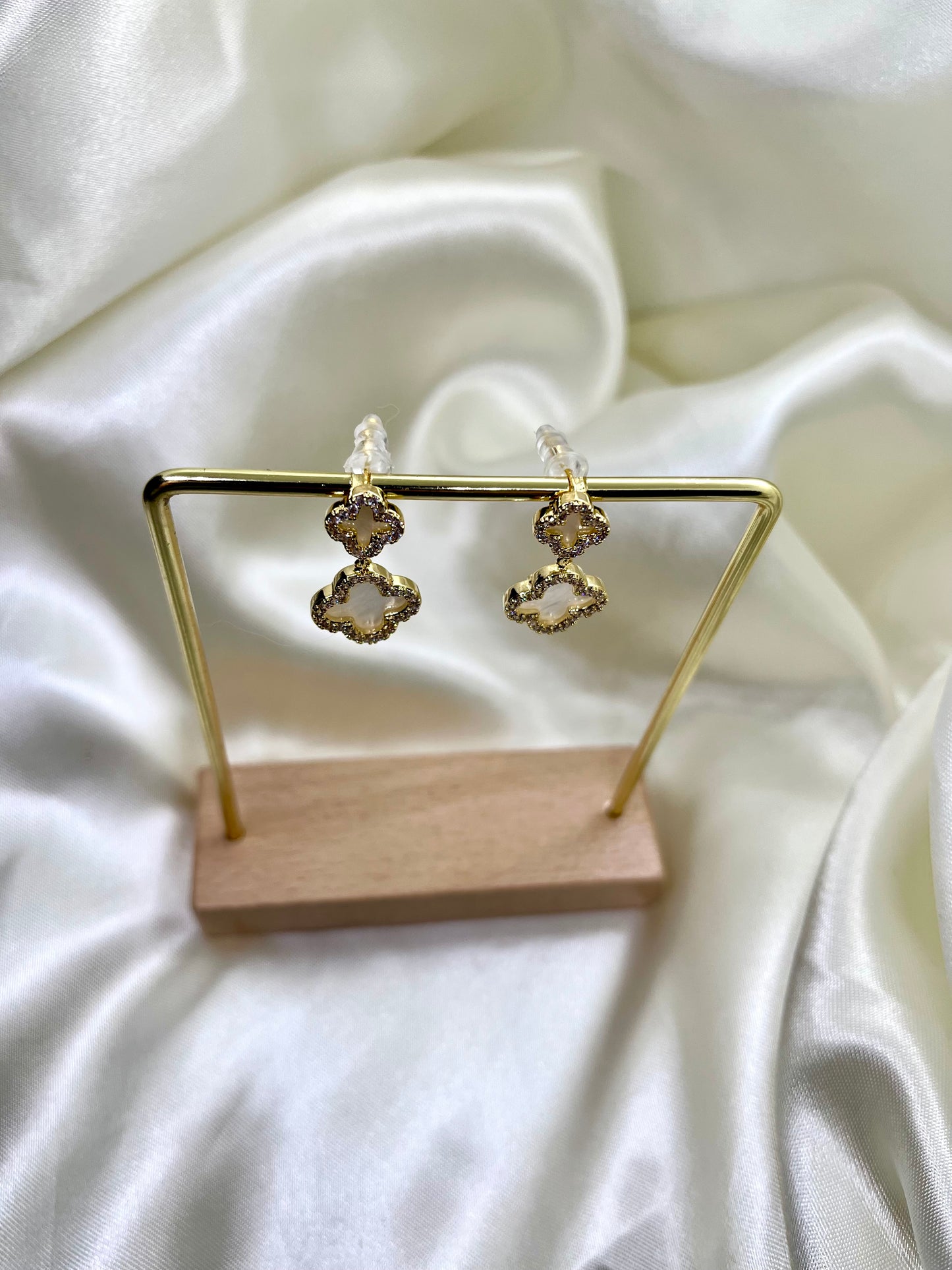 Boucles d’oreilles trèfles doré et nacré