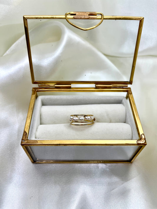 Bague dorée et nacrée