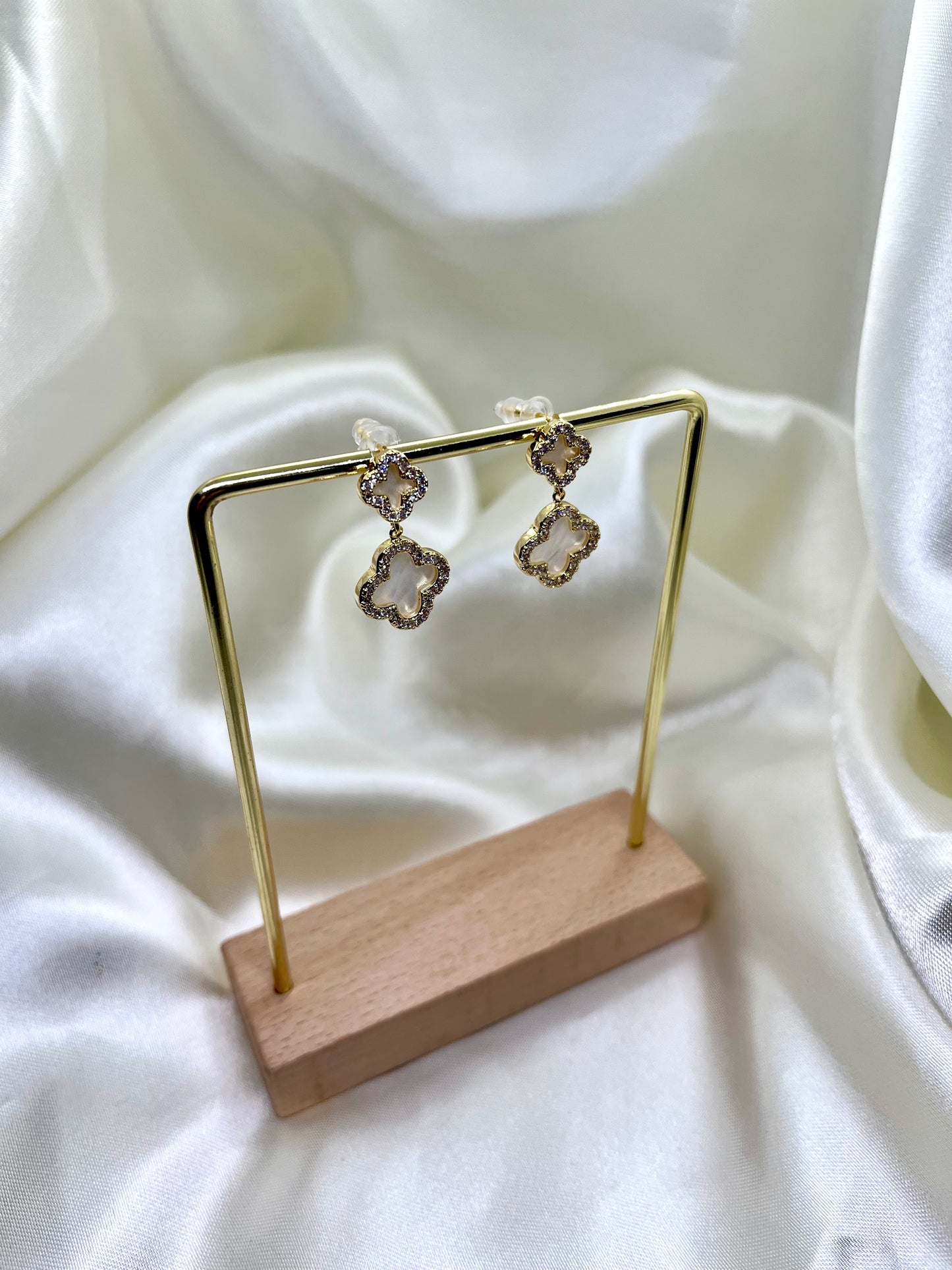 Boucles d’oreilles trèfles doré et nacré