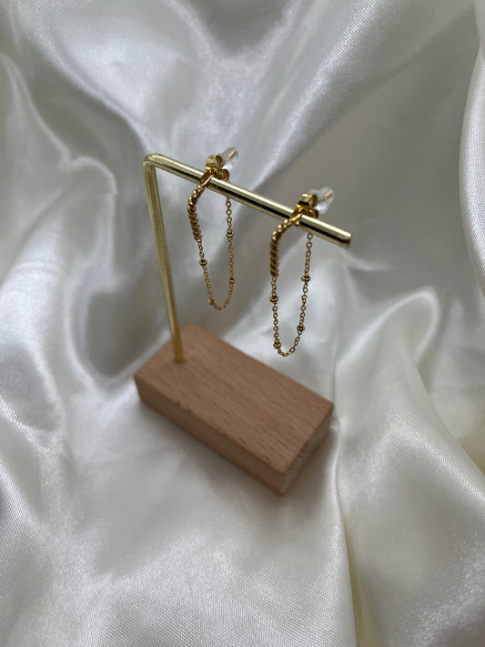 Boucles d’oreilles dorées fines