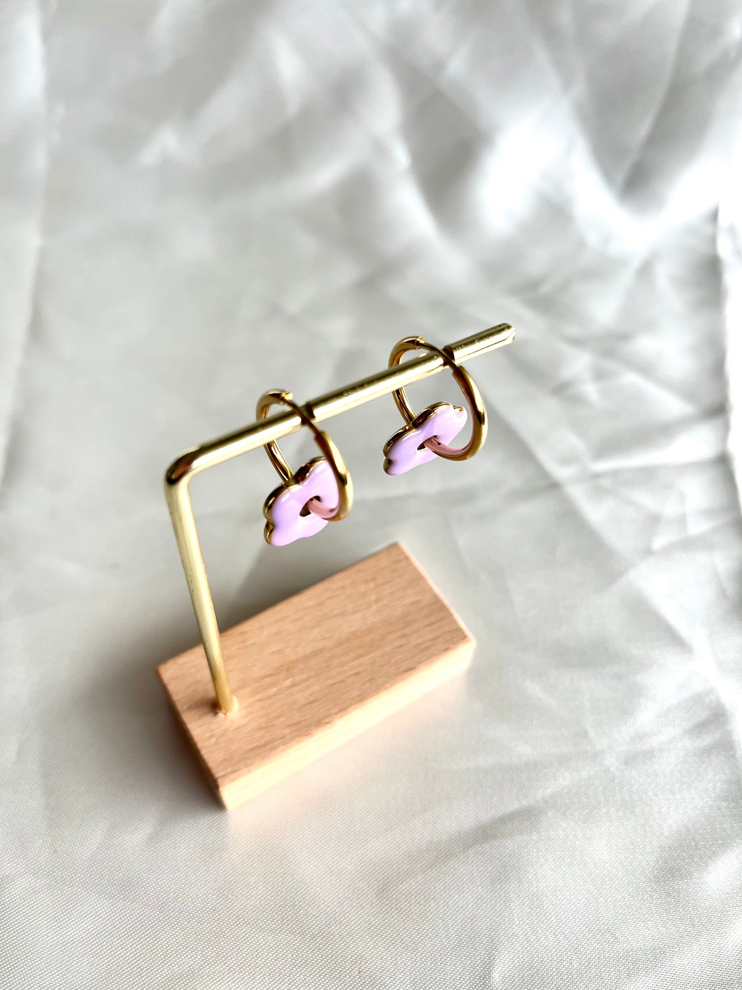 Boucles d’oreilles doré et fleurs violettes Vira