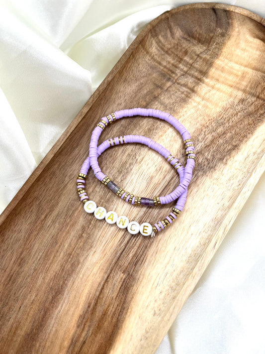Bracelets en perles lila, blanc et doré Chance
