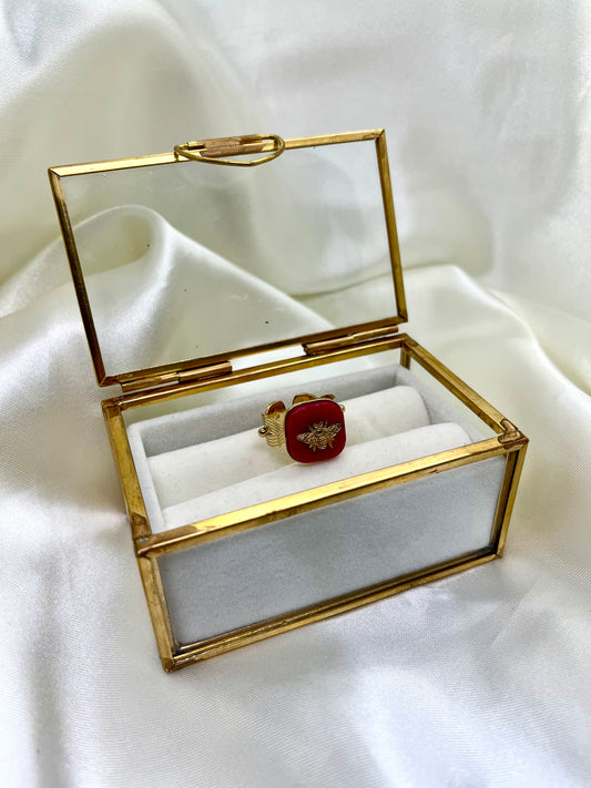 Bague dorée et rose carrée abeille