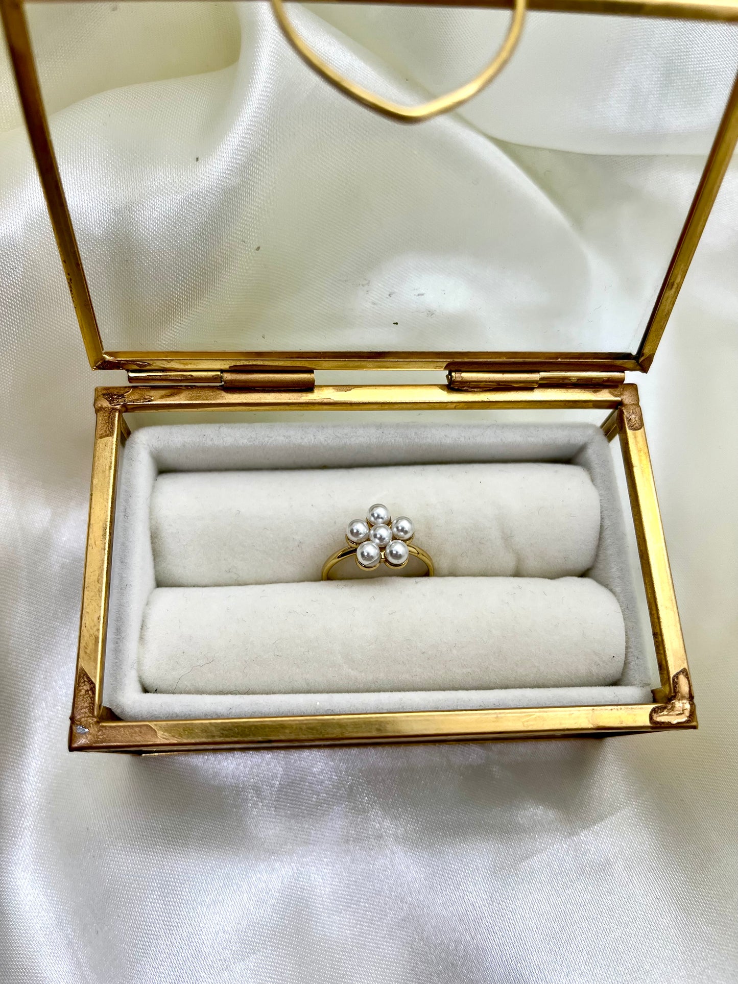 Bague dorée fleur nacré