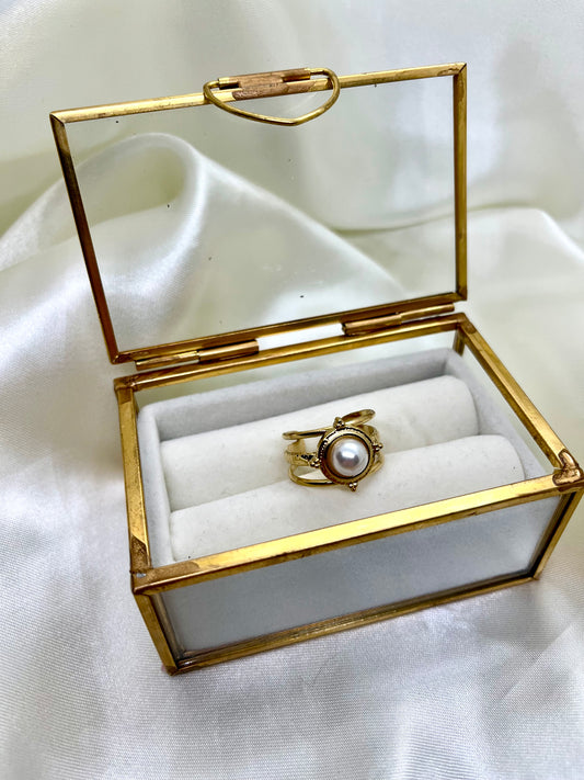 Bague dorée et nacrée