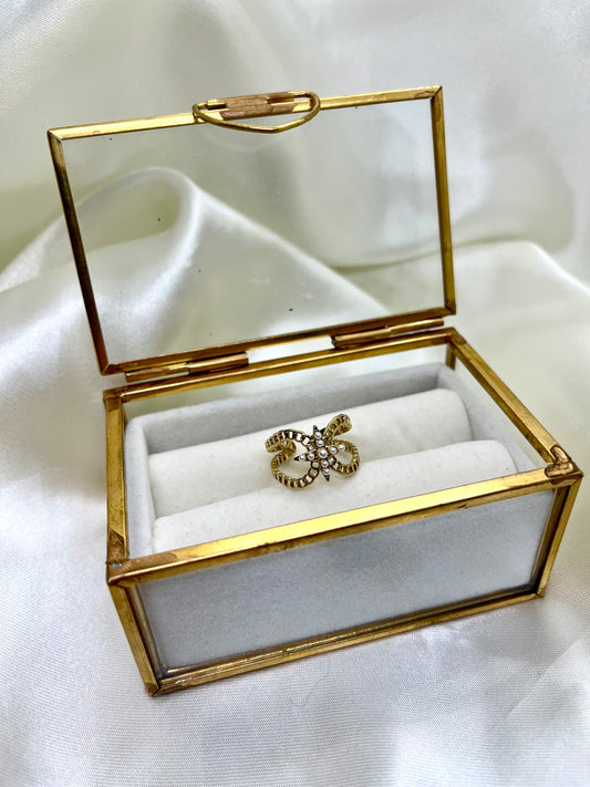 Bague dorée et strass