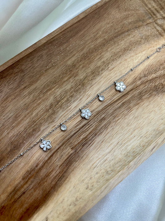 Bracelet argenté et strass fleurs