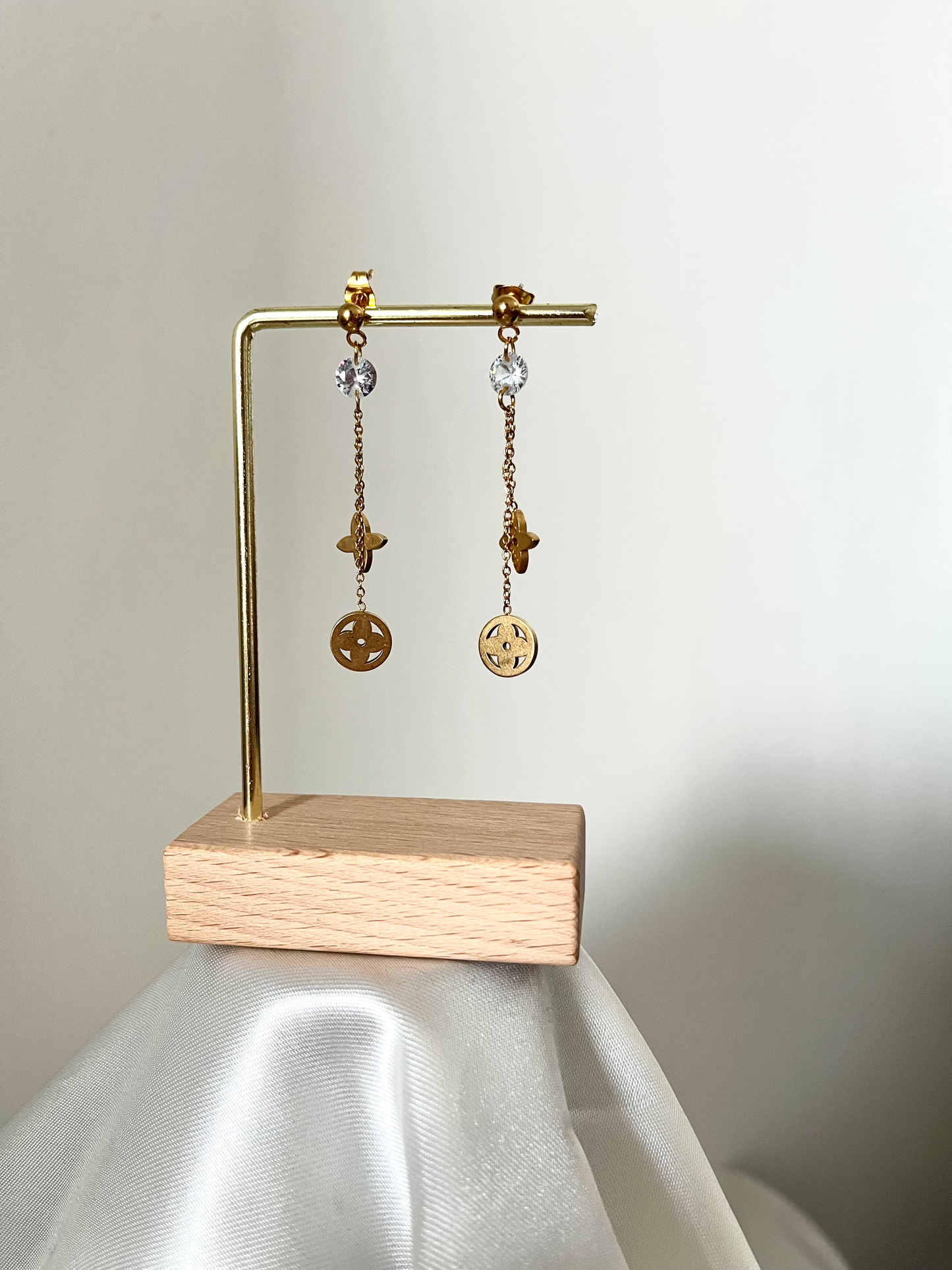 Boucles d'oreilles doré et strass Paris