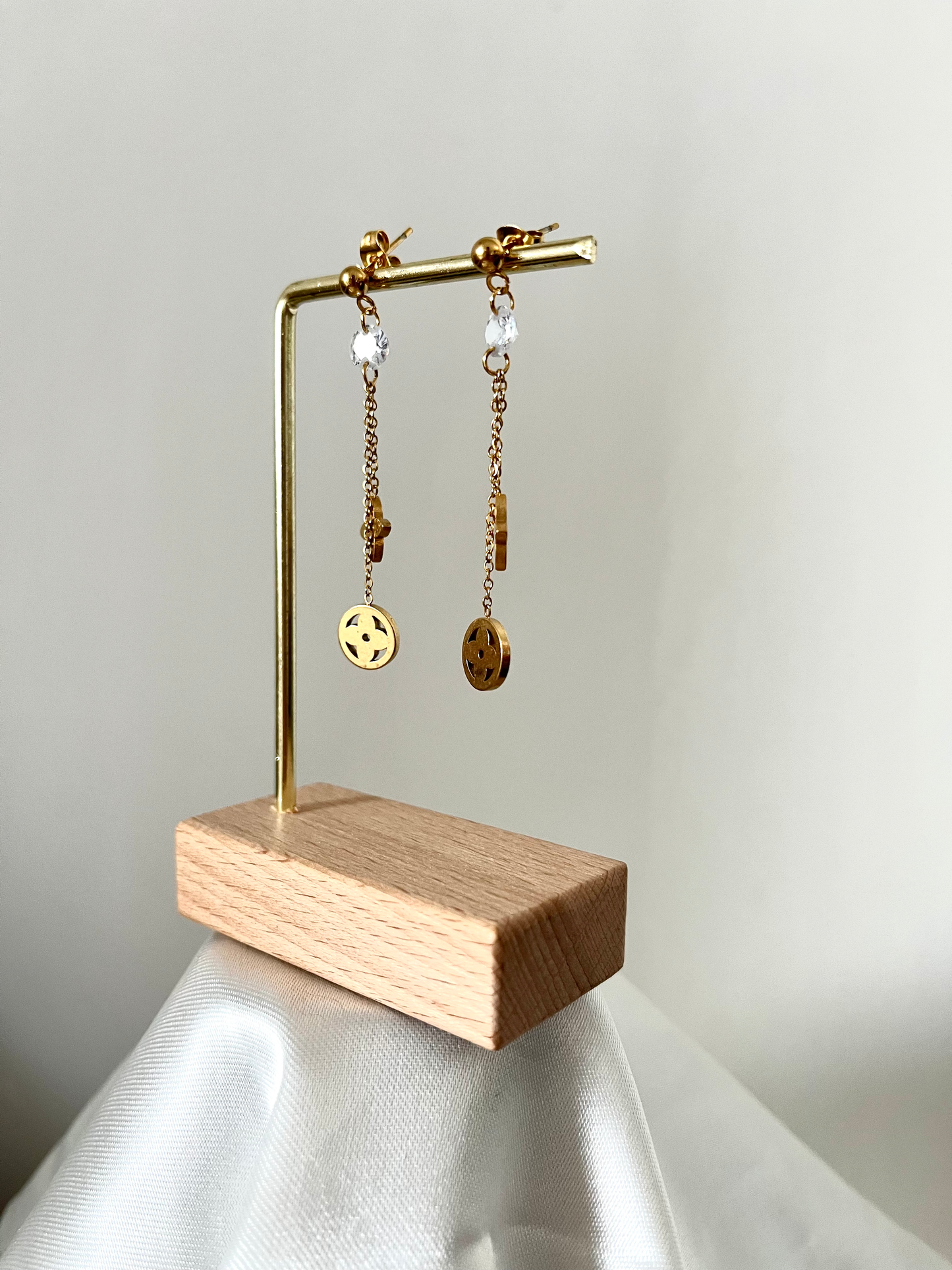 Boucles d'oreilles doré et strass Paris