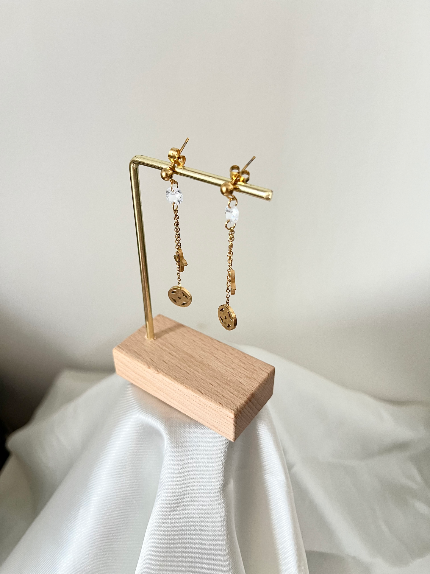 Boucles d'oreilles doré et strass Paris