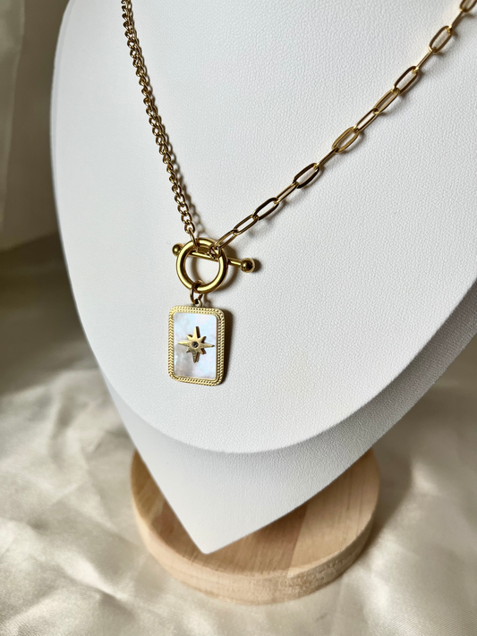 Collier doré et nacré Léon